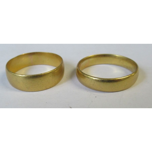 318 - Two 22ct gold wedding bands, 7.5g