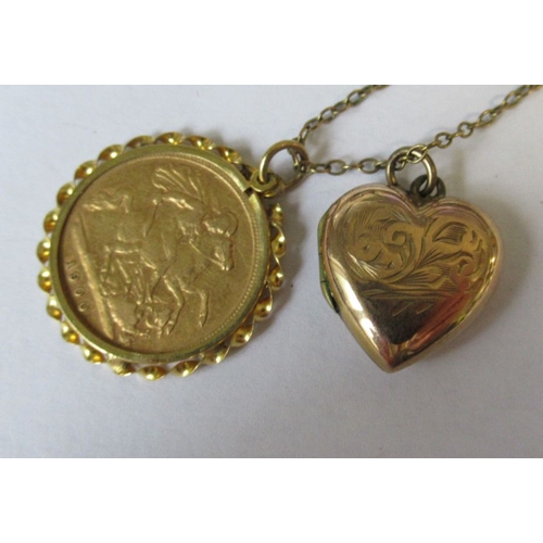 321 - A Victorian half sovereign, 1900, in 9ct pendant mount, together with a 9ct back and front heart loc... 