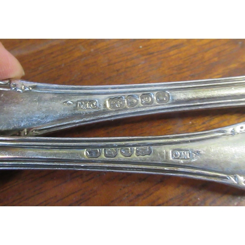 287 - A collection of hallmarked silver, to include a Georgian silver ladle, four matching silver ladles, ... 