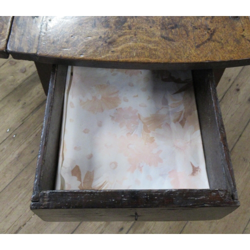 28 - An Antique oak gateleg table, on bobbin turned legs, 47.5ins x 58.5ins, height 29ins