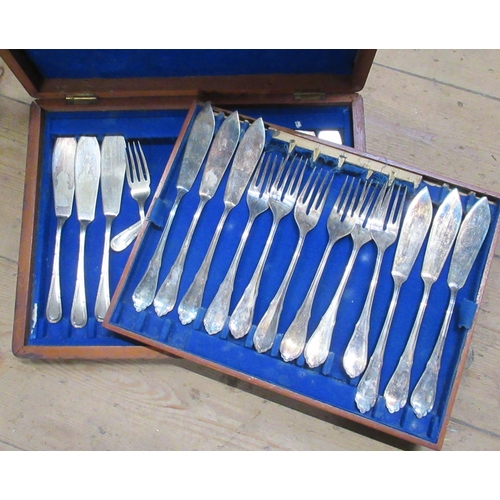 184 - A set of six silver dinner forks, weight 20oz, together with a set of six silver dessert forks, weig... 