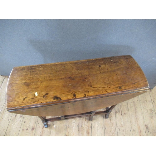 47 - An Antique oak gate leg table, width 38ins, height 28ins