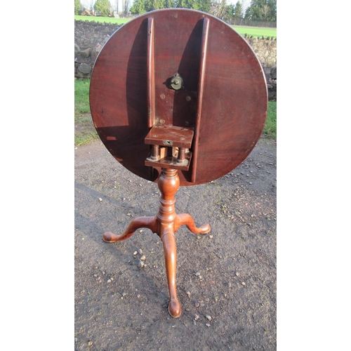 18 - A Georgian mahogany circular occasional table, with bird cage action, turned column to three outswep... 