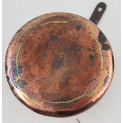 199 - A 19th century copper sauce pan, diameter 4.75ins