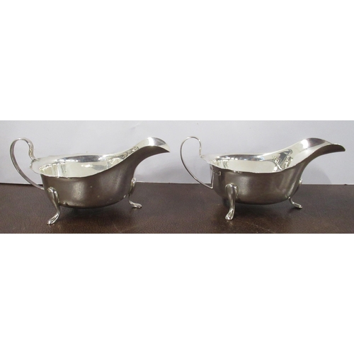 301 - A pair of silver saucer boats, Sheffield 1938, weight 7oz