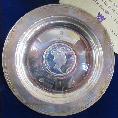 314 - A Pobjoy Mint silver commemorative dish, set with a coin, boxed, weight 4oz