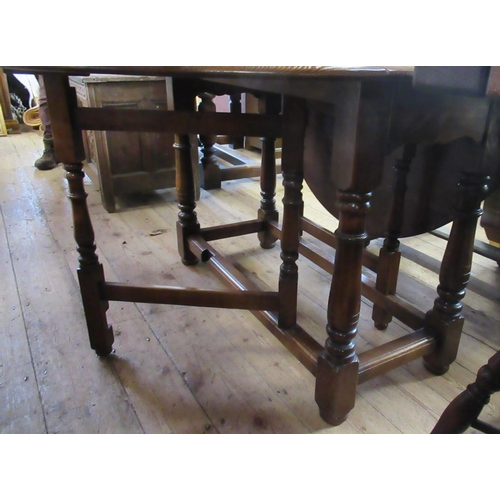 32 - An oak gate leg table, width 46ins