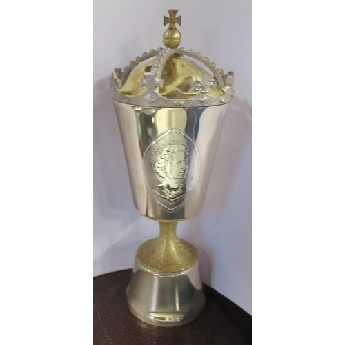 320 - A Pobjoy Mint commemorative goblet, for the Queens Silver Jubilee, 1977, boxed with certificate, wei... 