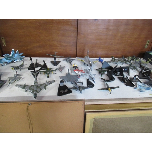 425 - A large collection of model aeroplanes, including airfix, diecast examples