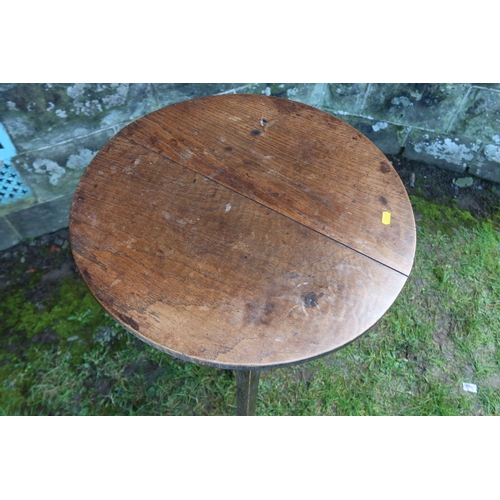 15 - A 19th century circular oak cricket table, diameter 21ins