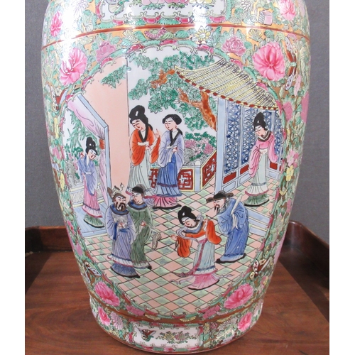 428 - A Chinese famille rose vase, decorated with warriors, court scene, with typical fashion and gilt sna... 