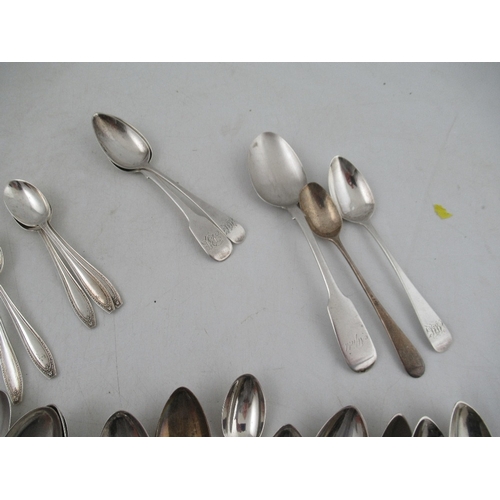 248 - A collection of silver flatware, to include fiddle pattern tea spoons, weight 15oz