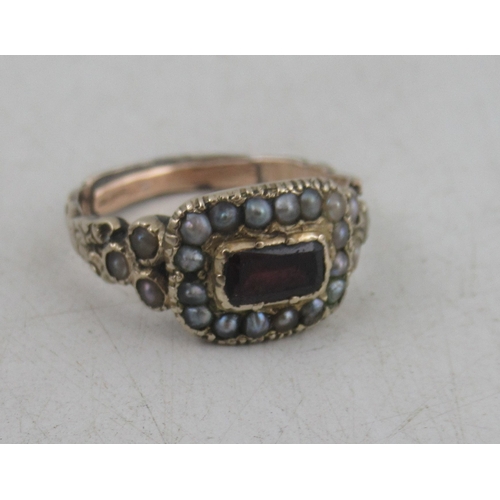 326 - A Georgian amethyst and seed pearl set ring