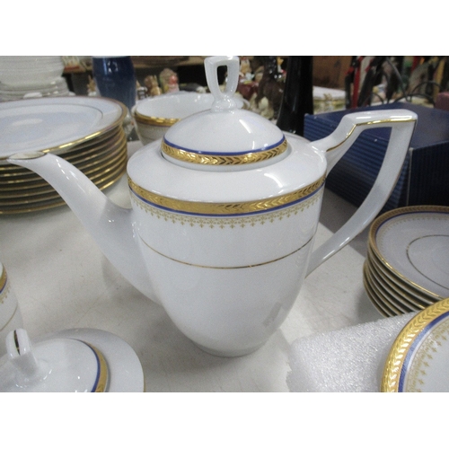 381A - A Kahla Germany 8 piece Dinner and tea service