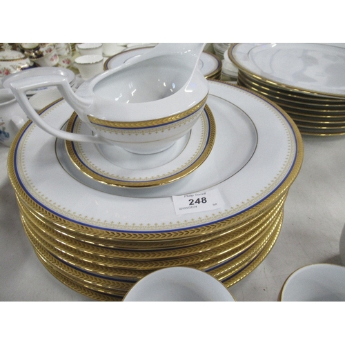 381A - A Kahla Germany 8 piece Dinner and tea service