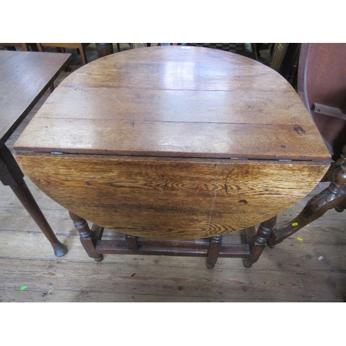 46 - An Antique oak gate leg table, width 33ins