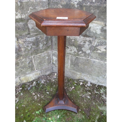 72 - An Arts and Crafts oak occasional table/stand,