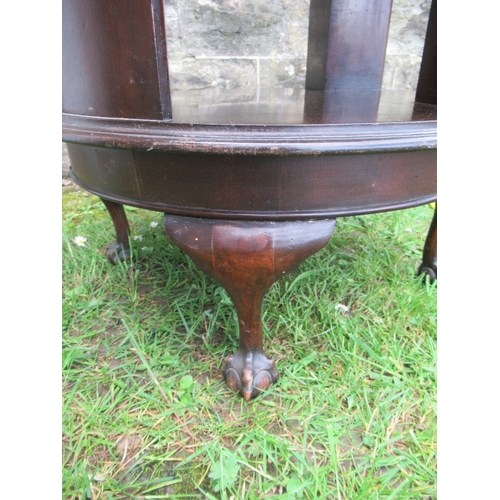 80 - A revolving circular table/book stand, with pie crust top