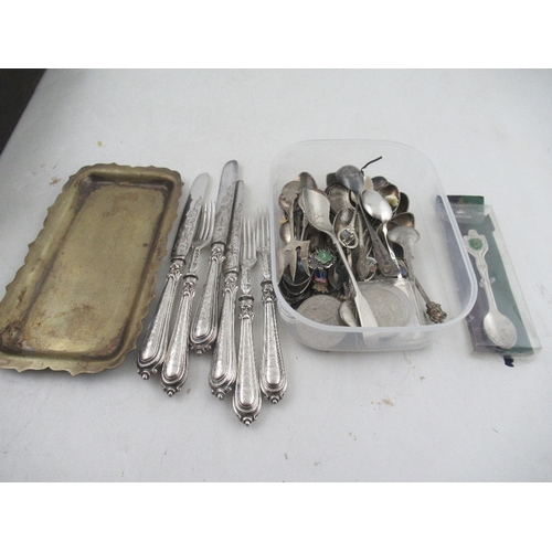 226 - A collection of silver plated flatware, to include pickle forks, cake slices etc