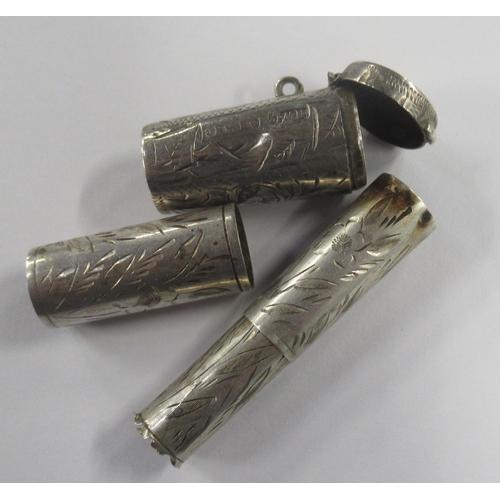 213 - An Edwardian silver bar brooch, af together with a small silver case, weight 9g