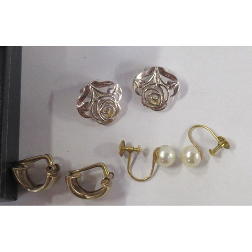 221 - Four pairs of earrings, to include a 9ct pair, weight 4g