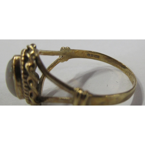 228 - A 9ct gold ring, set with an opal, weight 1.7g