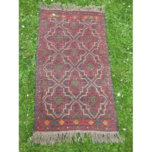 71 - A small prayer mat with a deep field with tassel pattern approx 36ins x 21ins