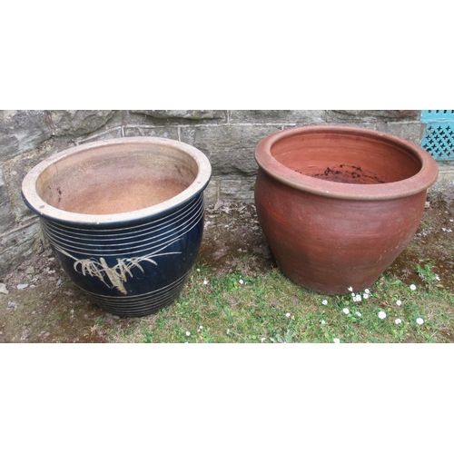 83 - Two garden pots