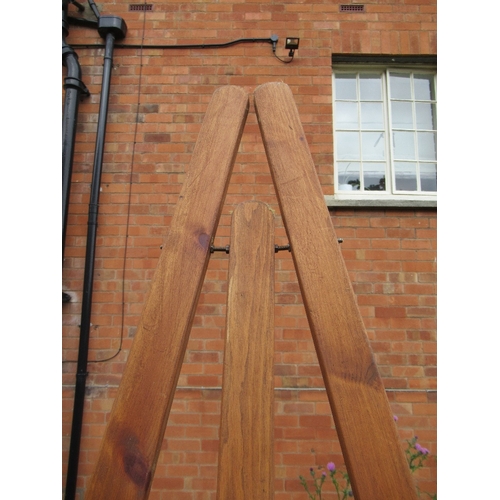 92d - An easel / stand