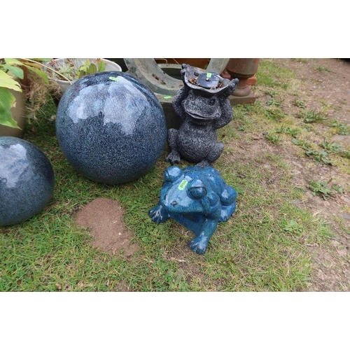 43A - A large collection of assorted garden pots and plants to include frog ornaments