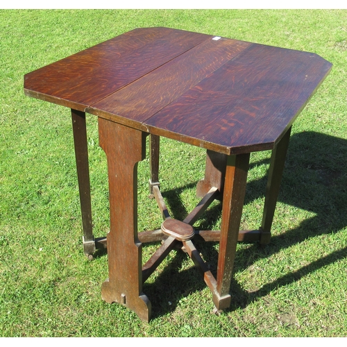 33 - An Arts and Crafts oak gate leg table 30ins x 30ins x 30ins