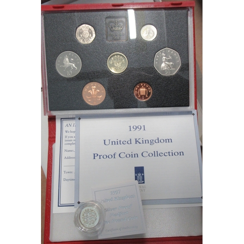 350 - A 1997 silver proof piedfort one pound coin, together with a 1991 United Kingdom proof coin collecti... 