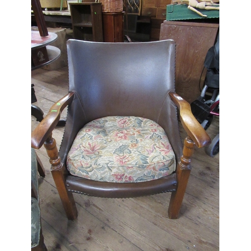 34A - A Victorian easy chair and a leather arm chair