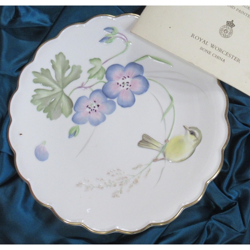 251 - The Birds of Dorothy Doughty, 9 dessert plates, boxed