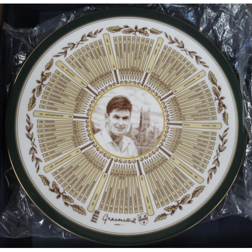 257 - A boxed Royal Worcester cricket plate, limited edition, Graham Hick