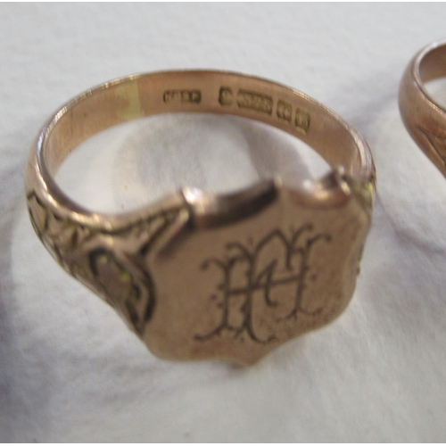 270 - A 9ct gold signet ring, weight 6g, together with another signet ring and two 9ct gold gem set rings,... 