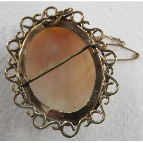 277 - A cameo brooch, in 9ct gold mount