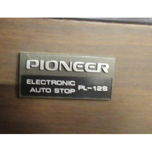 324 - A Pioneer record player. speakers and amplifier