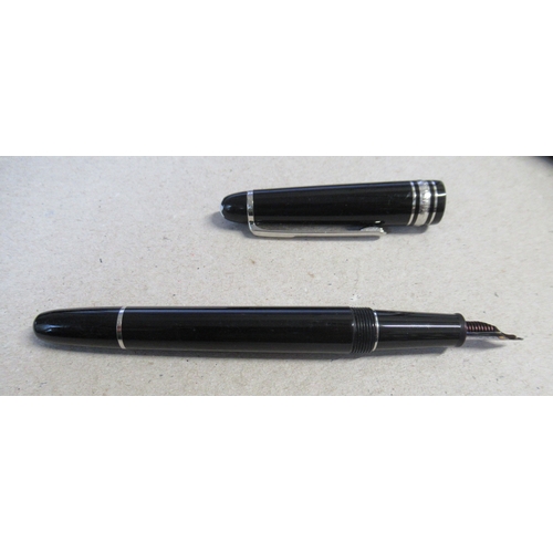 266 - A boxed Mont Blanc fountain pen