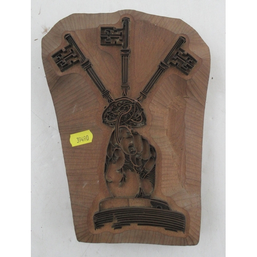 214 - A wooden printing block, with wire work printing design, hand holding three keys, height 9.25ins