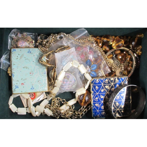 222 - A collection of costume jewellery, to include brooches, button, scent bottle, scarf clip etc, in a w... 