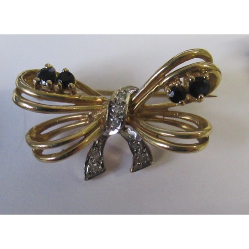 275 - A 9ct gold bow brooch, together with two pairs of 9ct gold and pearl earrings, weight 9.8g, and vari... 