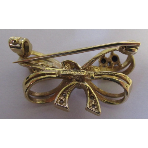 275 - A 9ct gold bow brooch, together with two pairs of 9ct gold and pearl earrings, weight 9.8g, and vari... 