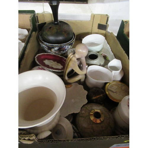 436a - A Box of assorted china and sundries