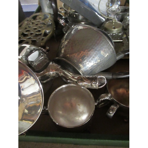 436b - A box of silver plate etc