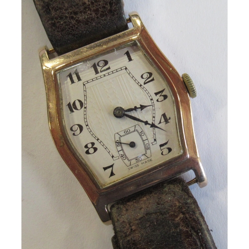 278 - A 9ct gold cased wrist watch, with subsidiary dial, leather strap, weight 28.7g