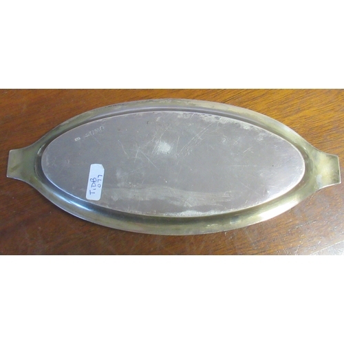 274 - A Georgian oval silver snuffer tray, with bright cut decoration, weight 5oz