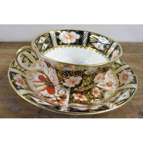 153 - A collection of Royal Crown Derby Imari pattern chins, to include plates and a cup and saucer