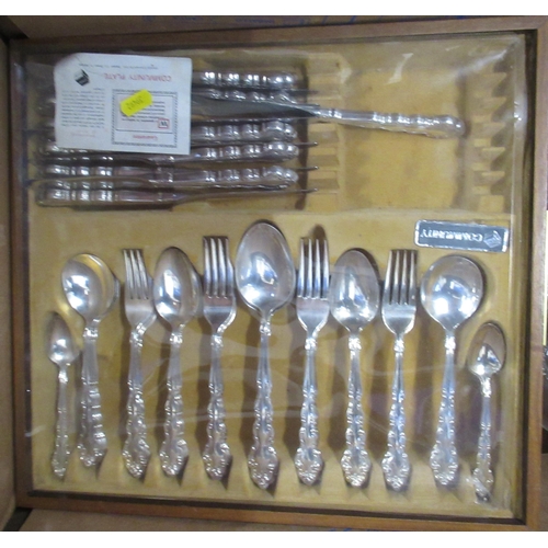 283 - A cased canteen of silver plated Kings pattern cutlery, together with another silver plated canteen,... 