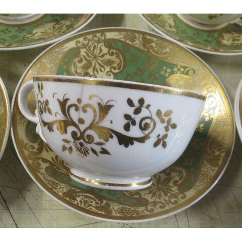 213 - A Victorian Spode porcelain tea service, decorated in green and gilt